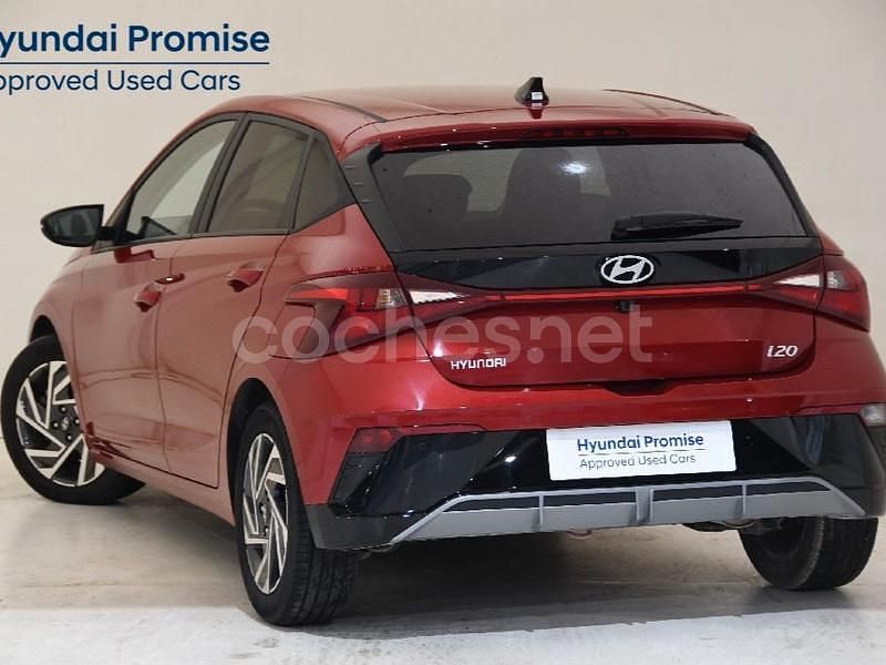 Usado Hyundai i20 100 CV (73 kW) 2025 Granate Berlina