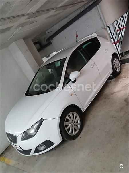 Usado Seat Ibiza Reference 75 CV (55 kW) 2012 Blanco Berlina