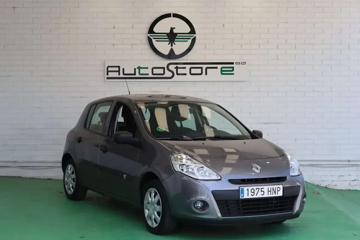 Usado Renault Clio Business 75 CV (55 kW) 2013 Gris Utilitario