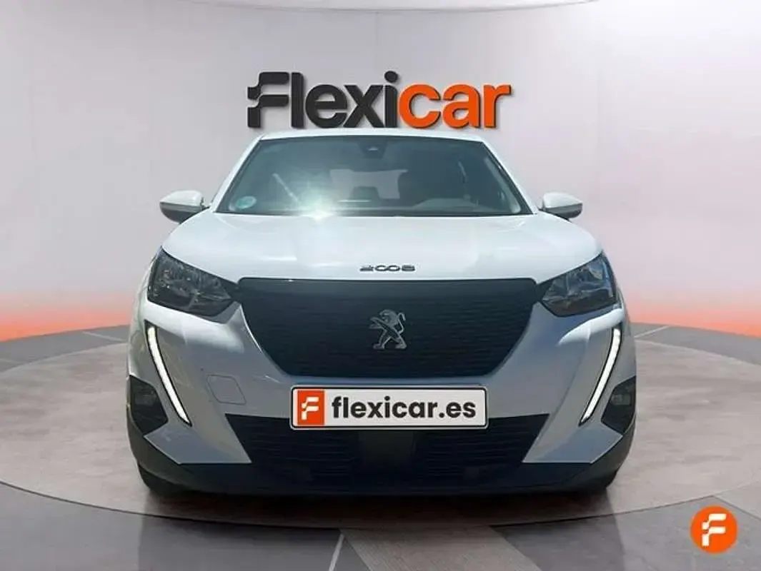 Usado Peugeot 2008 Active 110 CV (80 kW) 2021 Blanco SUV