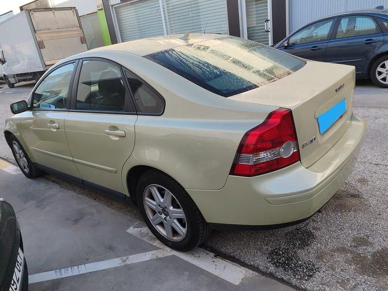 Usado Volvo S40 136 CV (100 kW) 2005 Beige Berlina