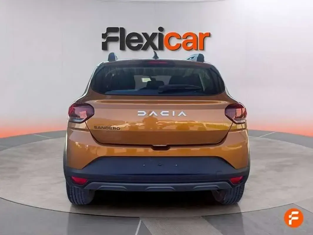 Usado Dacia Sandero Essentiel 91 CV (66 kW) 2021 Naranja Utilitario
