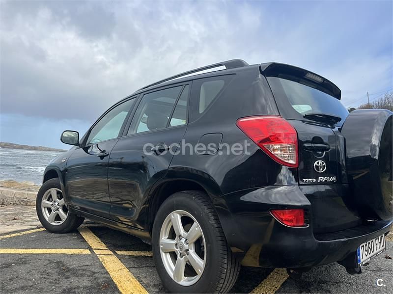 Usado Toyota RAV4 Executive 136 CV (100 kW) 2006 Negro SUV