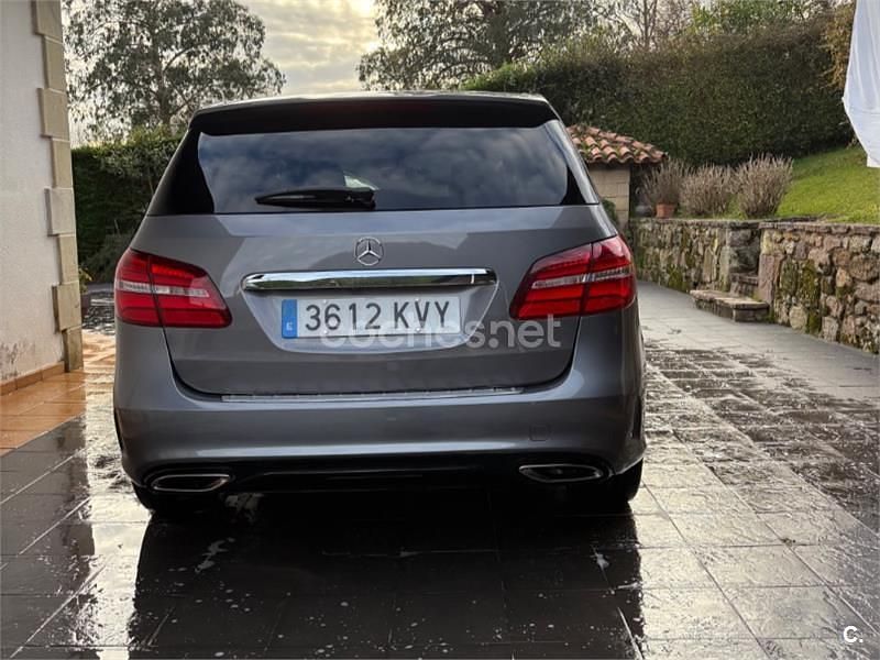 Usado Mercedes B200 136 CV (100 kW) 2020 Gris / plata Monovolumen