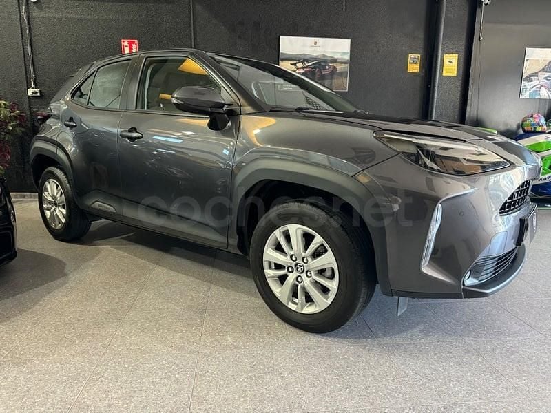 Usado Toyota Yaris Cross Active 116 CV (85 kW) 2023 Gris / plata SUV