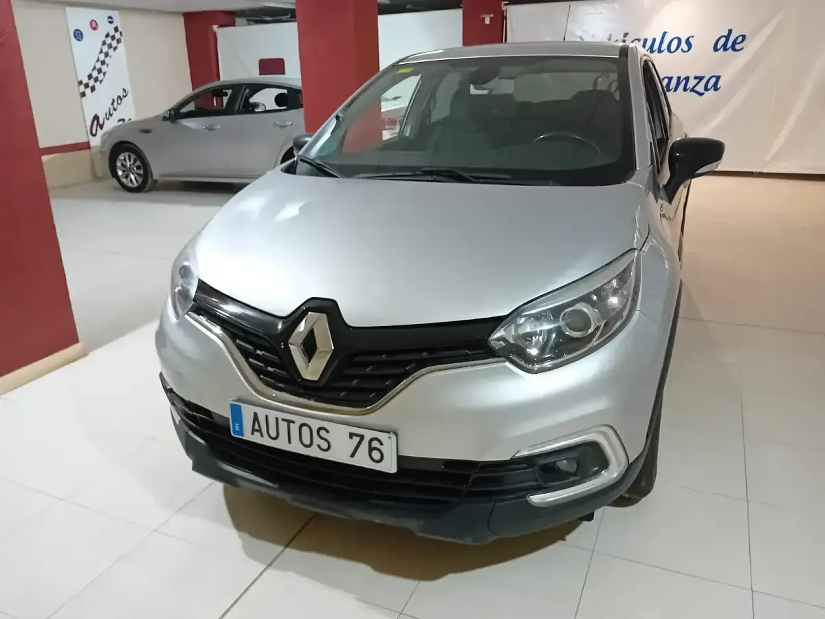 Usado Renault Captur Zen 90 CV (66 kW) 2019 Gris SUV