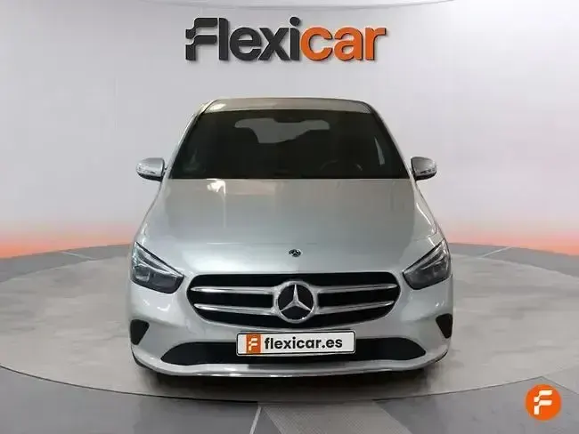 Usado Mercedes B180 116 CV (85 kW) 2019 Gris Utilitario