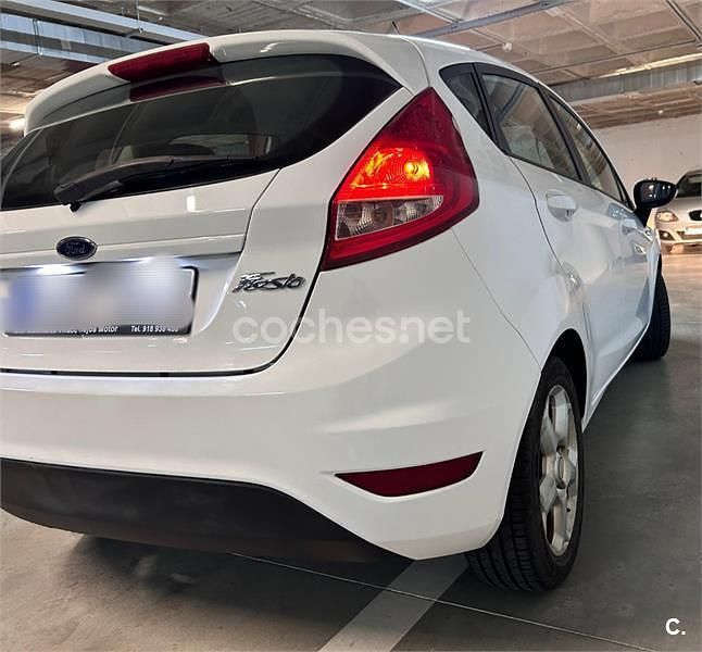Usado Ford Fiesta Trend 68 CV (50 kW) 2009 Blanco Utilitario