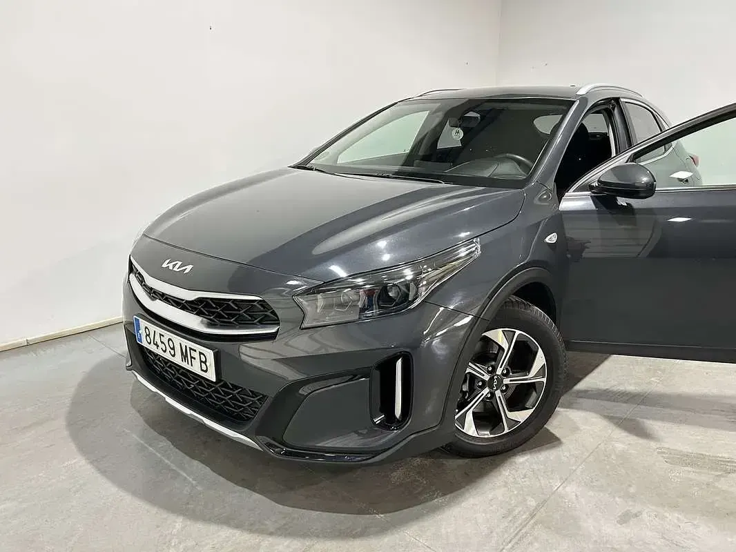 Usado Kia XCeed 120 CV (88 kW) 2023 Gris SUV
