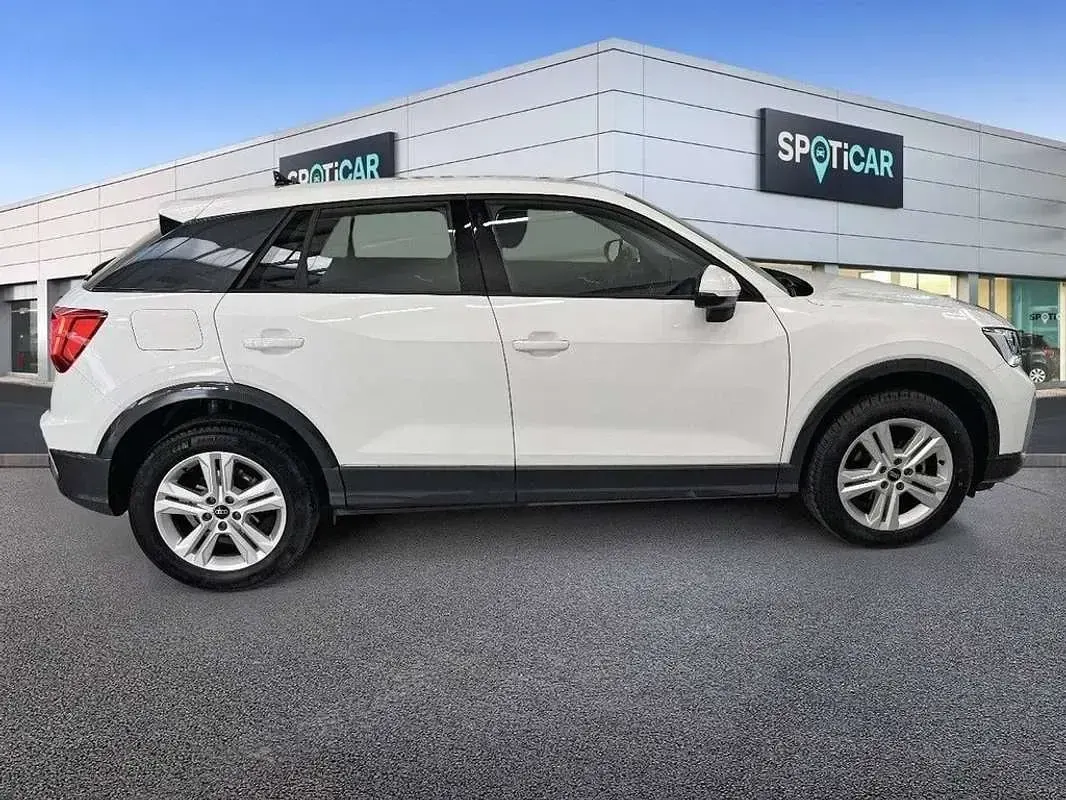 Käytetty Audi Q2 Advanced Plus 116 HP (85 kW) 2023 Harmaa Katumaasturi