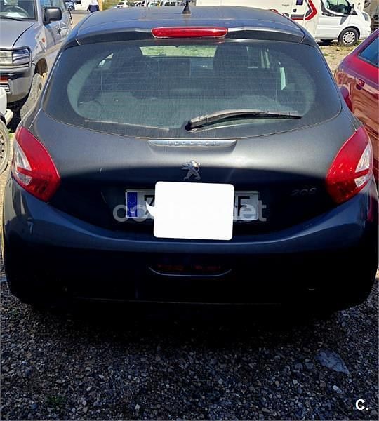 Usado Peugeot 208 Active 82 CV (60 kW) 2012 Negro Utilitario