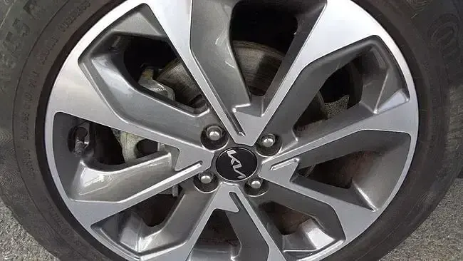 Käytetty Kia Stonic Style 100 HP (73 kW) 2023 Valkoinen Katumaasturi