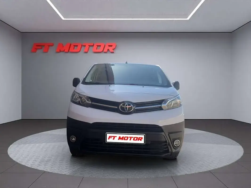 Usado Toyota Proace 102 CV (75 kW) 2023 Blanco Monovolumen