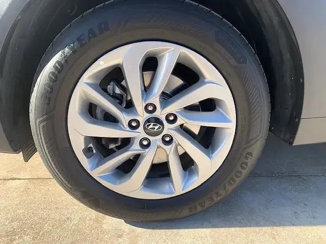Usado Hyundai Tucson GO! 141 CV (103 kW) 2018 Gris SUV