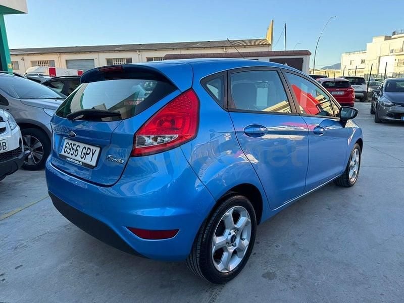 Usado Ford Fiesta Trend 96 CV (70 kW) 2009 Azul Utilitario