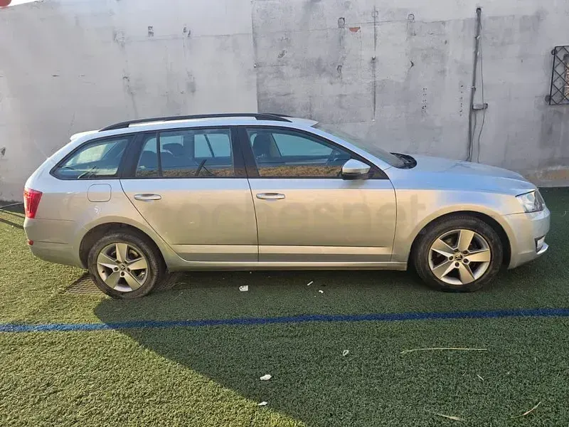 Usado Skoda Octavia Ambition 110 CV (80 kW) 2016 Gris / plata Familiar