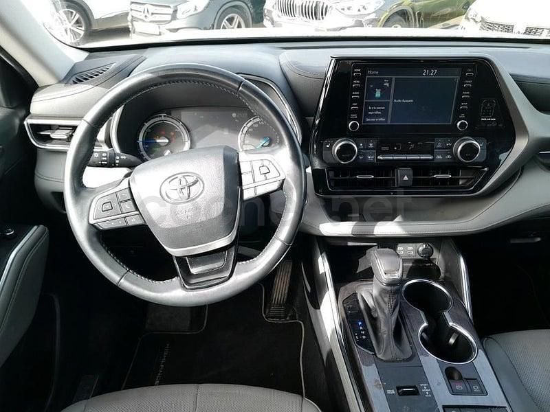 Usado Toyota Highlander Advance 246 CV (180 kW) 2022 Gris / plata SUV