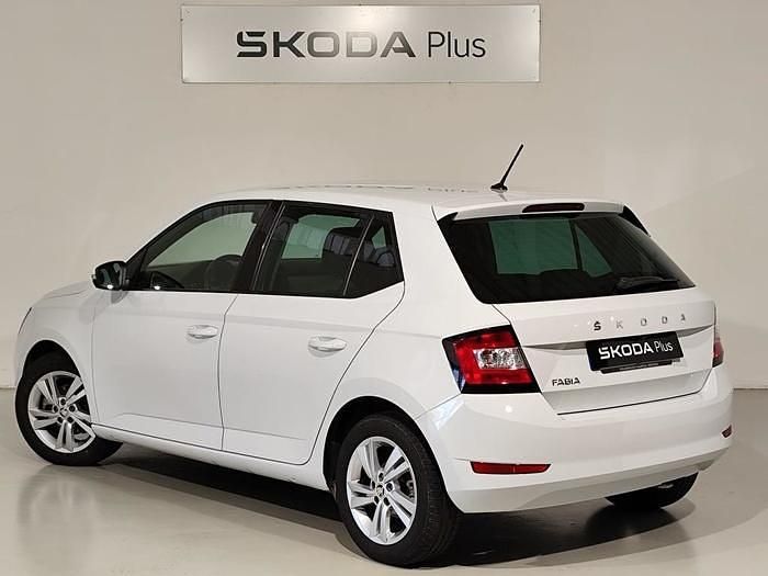 Usado Skoda Fabia Ambition 95 CV (69 kW) 2021 Blanco