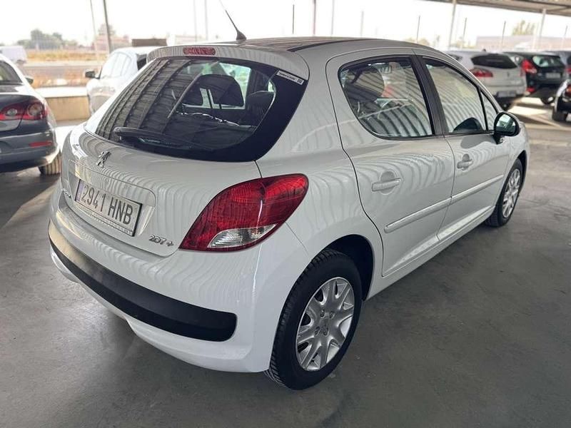 Usado Peugeot 207 Active 75 CV (55 kW) 2013 Blanco Utilitario