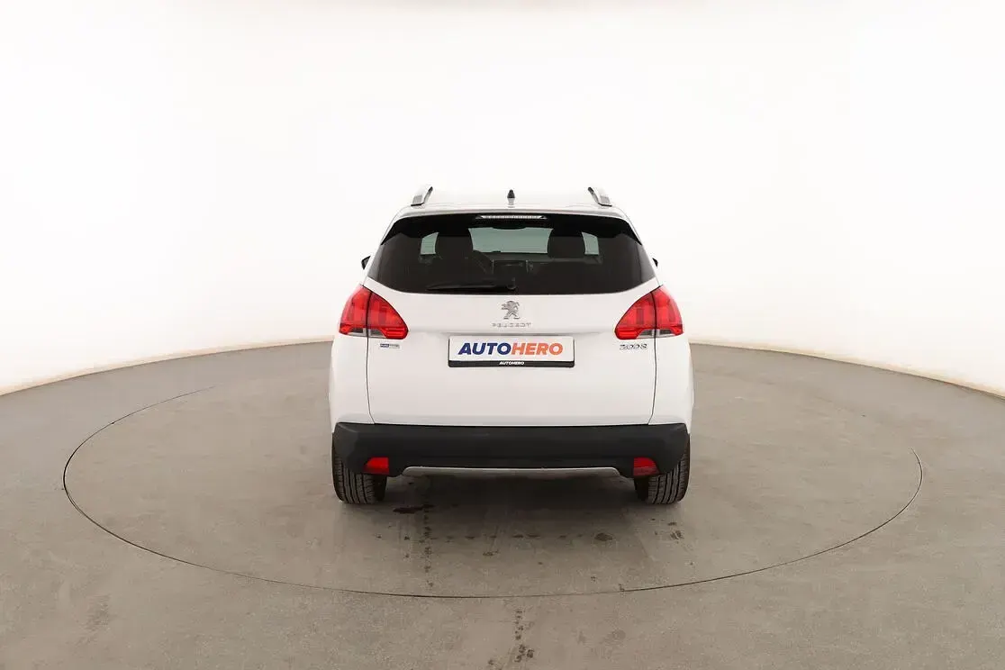 Usado Peugeot 2008 Allure 110 CV (80 kW) 2016 Blanco SUV