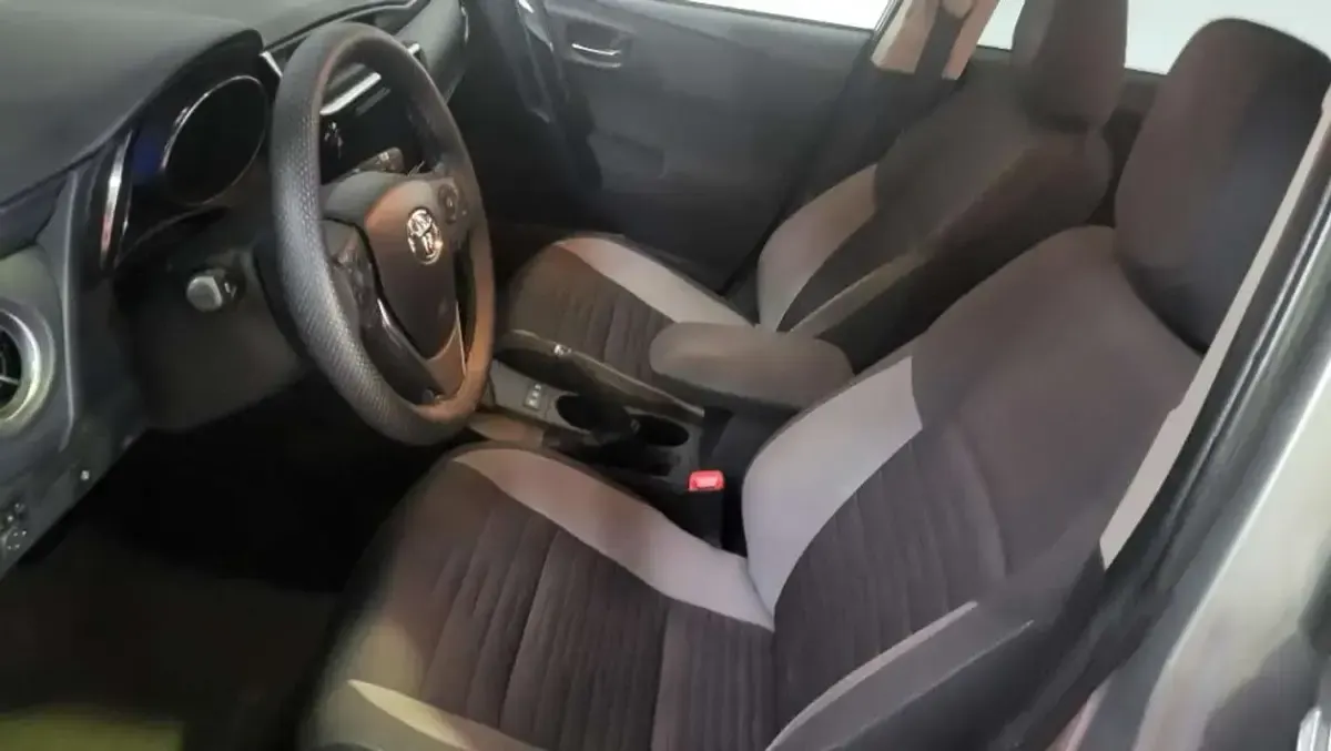 Usado Toyota Auris Hybrid Business Edition 136 CV (100 kW) 2016 Gris Utilitario