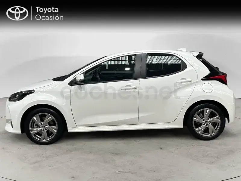 Usado Toyota Yaris Hybrid Active 116 CV (85 kW) 2024 Blanco Berlina