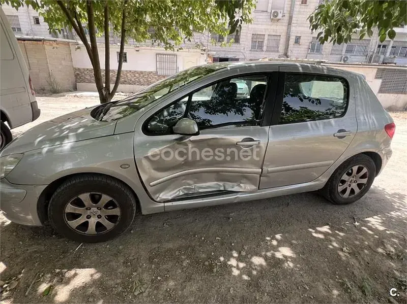 Usado Peugeot 307 110 CV (80 kW) 2003 Gris / plata Berlina