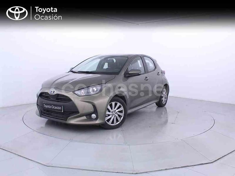 Marrón Usado 2024 Toyota Yaris Hybrid Active Berlina | 22.350 € (Precio justo) - Imagen 1/3