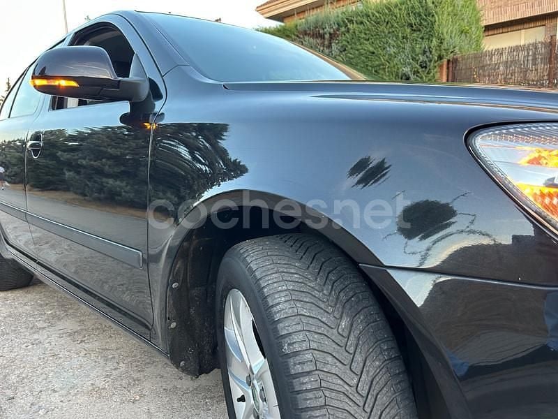 Usado Skoda Octavia Active 105 CV (77 kW) 2012 Negro Berlina