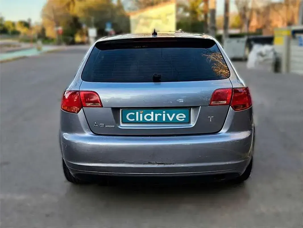Usado Audi A3 Sportback Ambiente 105 CV (77 kW) 2008 Gris Utilitario