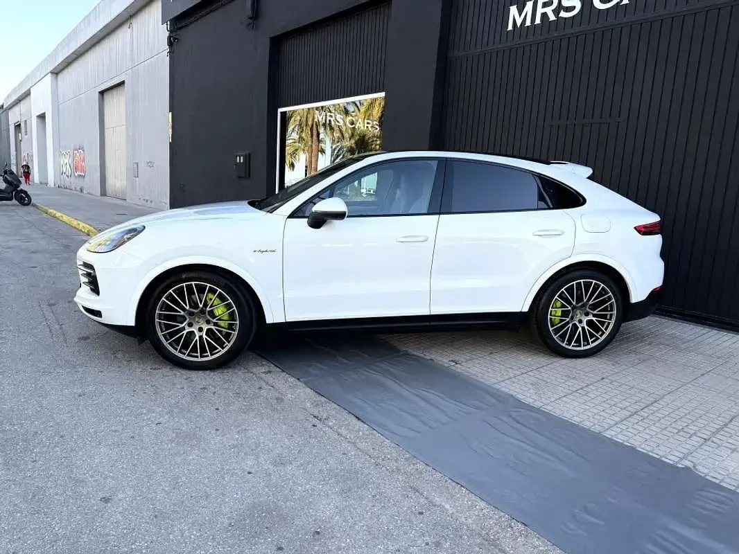 Usado Porsche Cayenne E-Hybrid Platinum Edition 462 CV (339 kW) 2023 Blanco SUV
