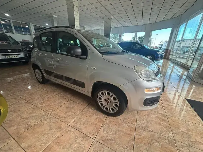 Usado Fiat Panda Lounge 69 CV (50 kW) 2017 Gris / plata Utilitario