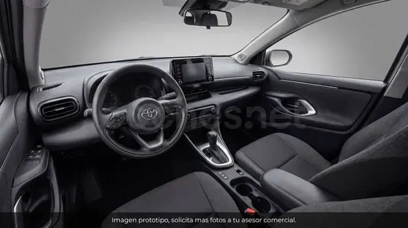 Usado Toyota Yaris Hybrid Active 100 CV (73 kW) 2020 Blanco Berlina