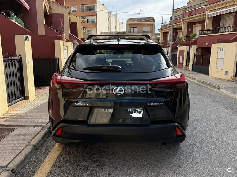 Usado Lexus UX Business Edition 184 CV (135 kW) 2019 Negro SUV