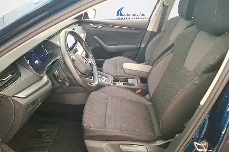 Usado Skoda Octavia Ambition 204 CV (150 kW) 2021 Azul Berlina