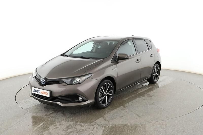 Usado Toyota Auris Hybrid Style 136 CV (100 kW) 2018 Gris Berlina