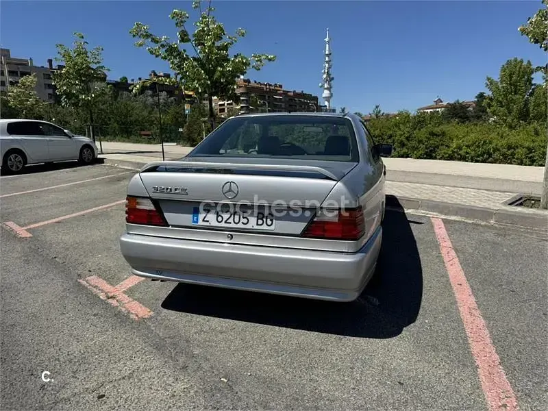 Usado Mercedes E320 220 CV (161 kW) 1992 Gris / plata Coupe