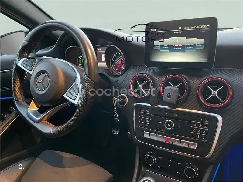 Usado Mercedes A180 AMG line 122 CV (89 kW) 2016 Blanco Berlina