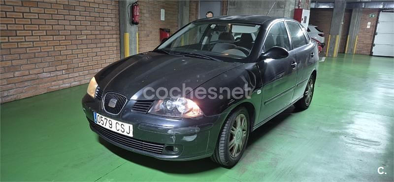 Usado Seat Cordoba Stylance 100 CV (73 kW) 2004 Negro Berlina