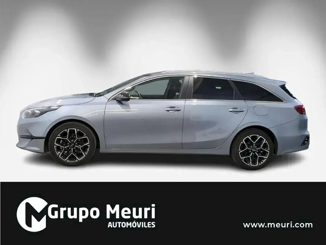 Usado Kia Ceed Style 101 CV (74 kW) 2025 Plateado Utilitario