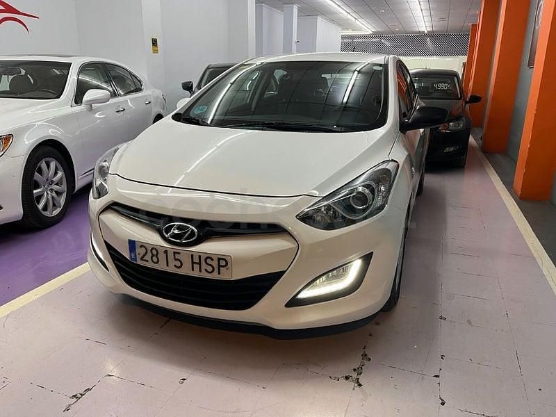 Usado Hyundai i30 101 CV (74 kW) 2013 Blanco Berlina