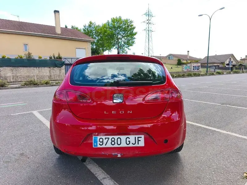 Usado Seat Leon Reference 85 CV (62 kW) 2008 Rojo Utilitario