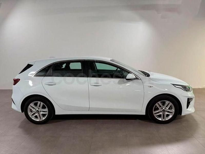 Usado Kia Ceed 100 CV (73 kW) 2021 Blanco Utilitario