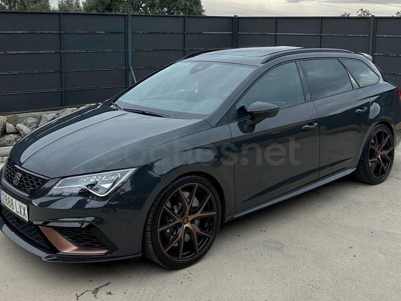 Usado Seat Leon 4Drive 300 CV (220 kW) 2020 Gris / plata Familiar