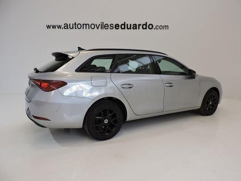 Usado Seat Leon Style 150 CV (110 kW) 2022 Gris / plata Familiar