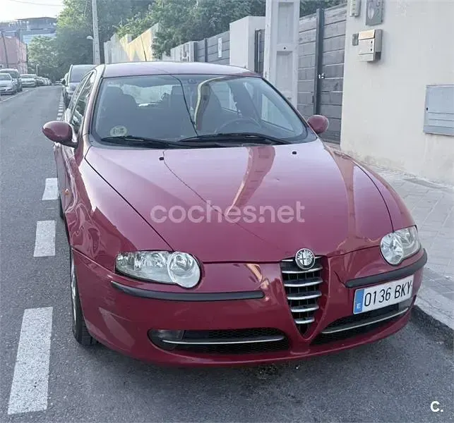 Usado Alfa Romeo 147 Progression 120 CV (88 kW) 2001 Rojo Utilitario