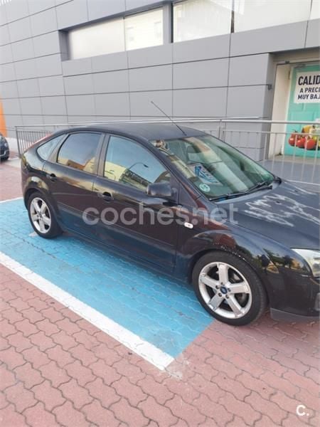 Negro Usado 2006 Ford Focus Sport Berlina | 2100 € (Precio justo) - Imagen 1/4