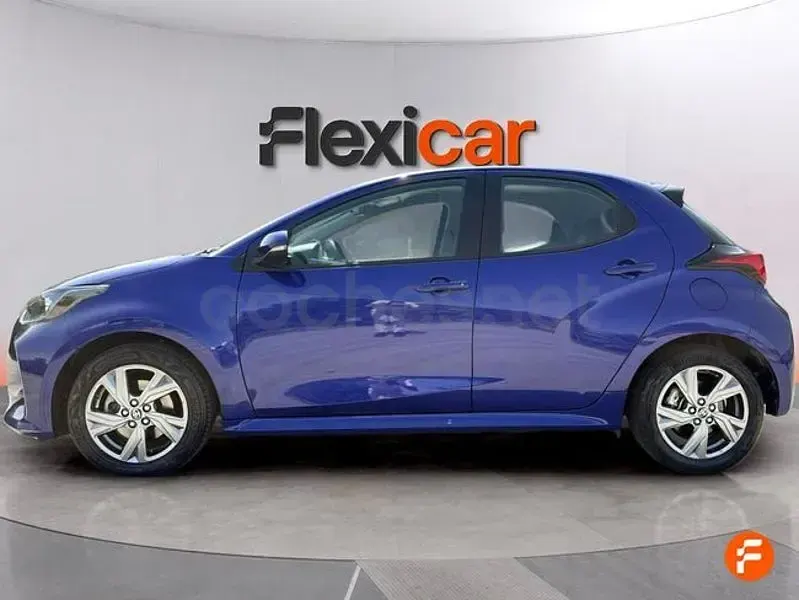 Usado Toyota Yaris Hybrid Active 116 CV (85 kW) 2025 Azul Berlina