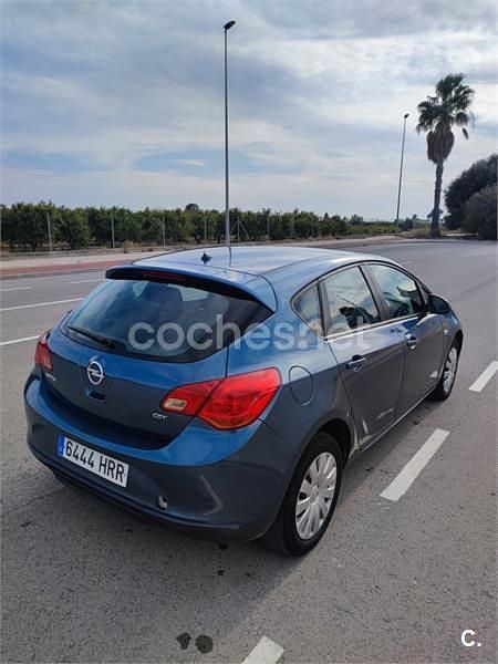 Usado Opel Astra Sportive 130 CV (95 kW) 2013 Azul Berlina