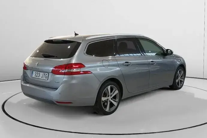 Usado Peugeot 308 Allure 120 CV (88 kW) 2016